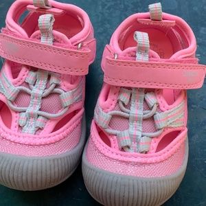 OshKosh toddler shoes size 5